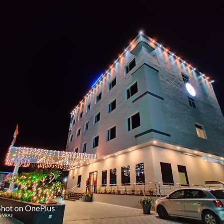 Vadpadraka Hotel And Resort ヴァドーダラー エクステリア 写真