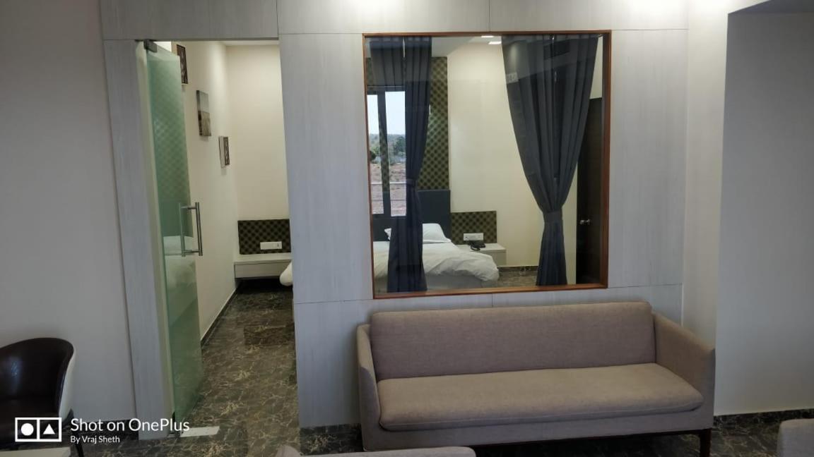 Vadpadraka Hotel And Resort ヴァドーダラー エクステリア 写真